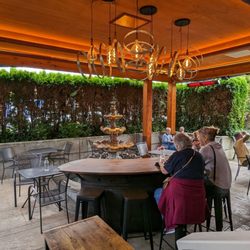 Bordeaux Wine Bar - Beautiful patio