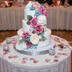 My Dream Centerpiece - Custom floral for your cake