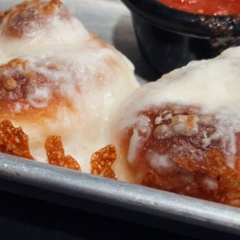 Mamma Dora's Pizzeria - 6 Piece Mamma's Garlic Knots - Pizza Near Me - Miami, Florida