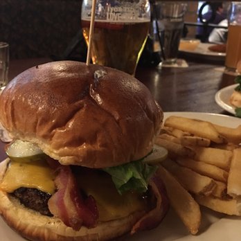 Elephant & Castle - The deluxe burger with fries - Pubs Near Me - Chicago, Illinois