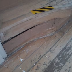 Uncle Scotty’s Vacation Village - Broken steps and broken bannister