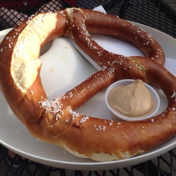 Resi's Bierstube Restaurant - German Near Me - Chicago, Illinois Resi's Bierstube Restaurant - German Near Me - Chicago, Illinois