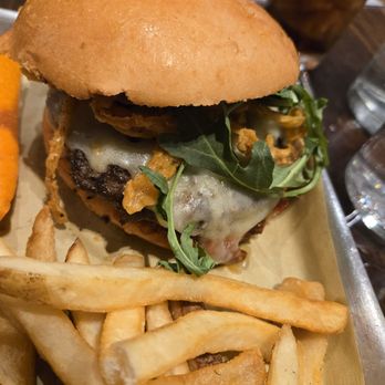 Roadhouse Pub & Eatery - Bison burger - Gastropubs Near Me - Jackson, Wyoming Roadhouse Pub & Eatery - Bison burger - Gastropubs Near Me - Jackson, Wyoming