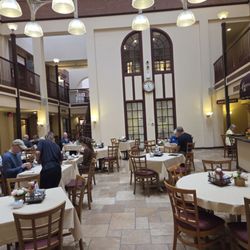 Courtyard Restaurant - Light and bright