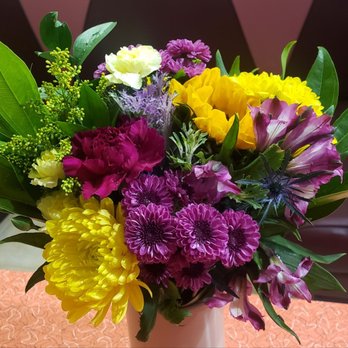 Costco Wholesale - Close up bouquet of flowers from Costco - Department Stores Near Me - Victorville, California Costco Wholesale - Close up bouquet of flowers from Costco - Department Stores Near Me - Victorville, California