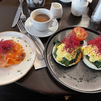 Greenwoods Singel - Eggs Florentine with a side of salmon!!! Yum! - Breakfast & Brunch Near Me - Amsterdam, New Hampshire