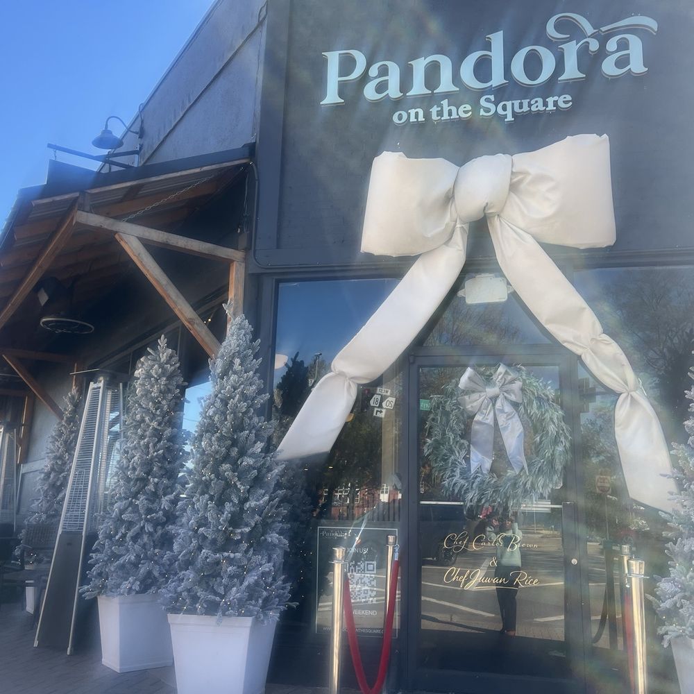 Pandora On The Square - Holiday Decor - Southern Near Me - McDonough, Georgia