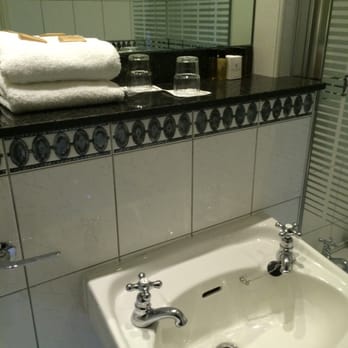 International Hotel - Bathroom - Hotels Near Me - Killarney, Kentucky