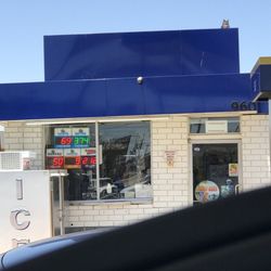 USA Gasoline - This gas station is open.
