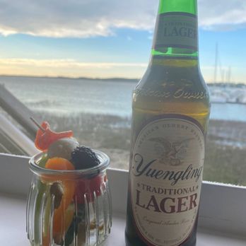 Regatta Inn - Happy hour - Bed & Breakfast Near Me - Folly Beach, South Carolina Regatta Inn - Happy hour - Bed & Breakfast Near Me - Folly Beach, South Carolina