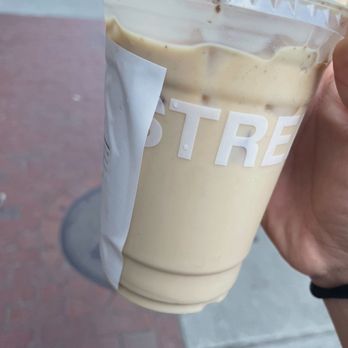 Blank Street - Iced Daydream Latte with a single shot + cinnamon - Coffee & Tea Near Me - Boston, Massachusetts