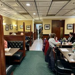 Zois Pizza Palace - The dining room
