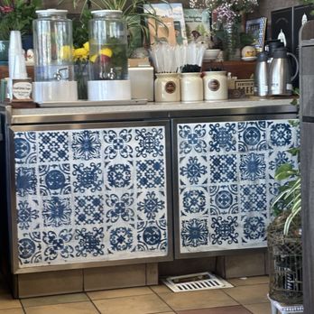 Le Hérisson - Cafes Near Me - Simi Valley, California