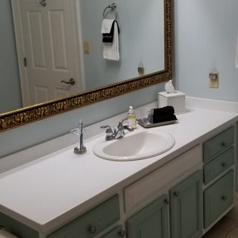Oglethorpe Lodge - Bathroom vanity - Hotels Near Me - Savannah, Georgia Oglethorpe Lodge - Bathroom vanity - Hotels Near Me - Savannah, Georgia