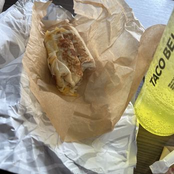 Taco Bell - Slow Roasted Chicken Cheesy Dipping Burritos - Fast Food Near Me - Canton, Ohio