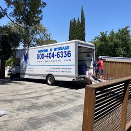 Moving truck