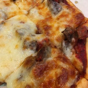 Mama's Pizza - Pizza Near Me - Saint Paul, Minnesota