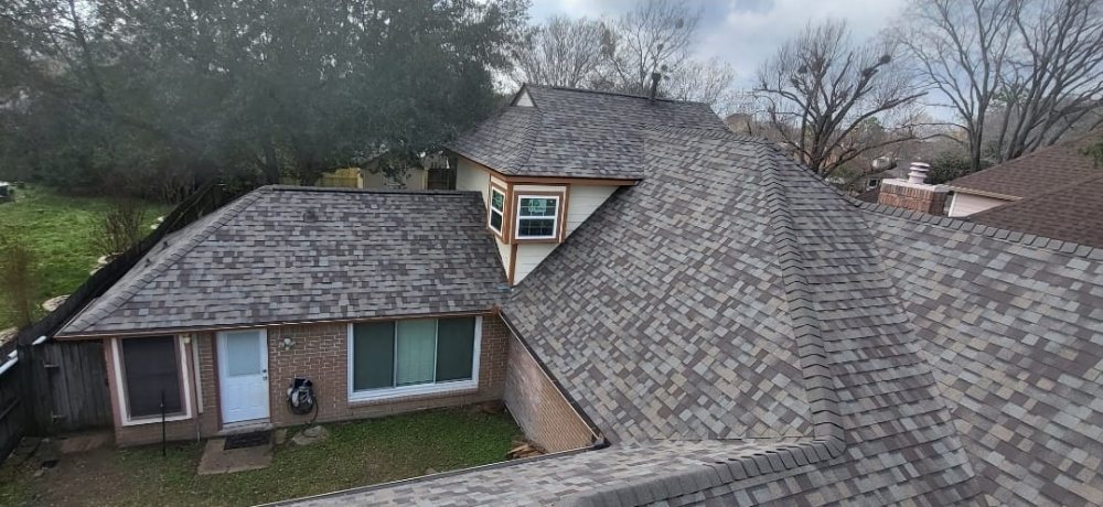 Slide of Mancilla's Roofing