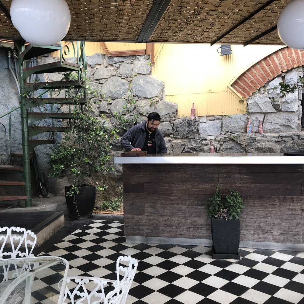 Bella Ciao - Patio seating with amazing view - Seafood Near Me - Valparaíso, VS