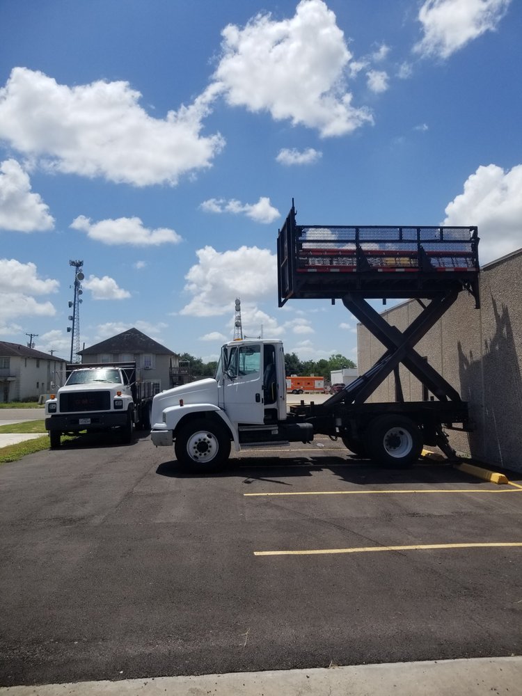 Slide of Mako Roofing And Design