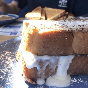 The Airfield Cafe - Cinnamon Streusel - Cafes Near Me - North Hampton, New Hampshire