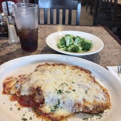 Michelangelo's Pizzeria & Ristorante - Veal parmigiana with Broccoli