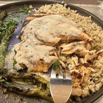 California Fish Grill - Salmón - Seafood Near Me - Escondido, California California Fish Grill - Salmón - Seafood Near Me - Escondido, California