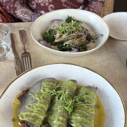 Quesadillas with steak No crema and Sea Bass entre Quesadillas with steak No crema and Sea Bass entre