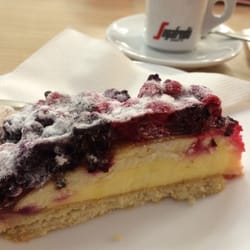 Snack Couture - Berry cake