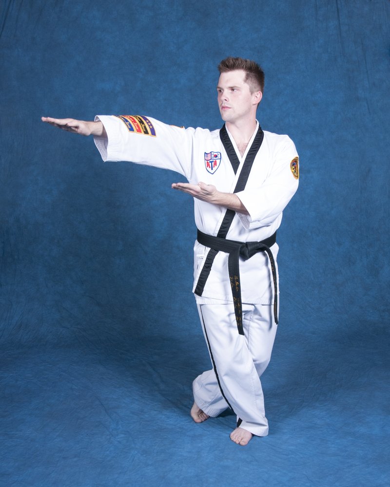 Lee's ATA Martial Arts Logo