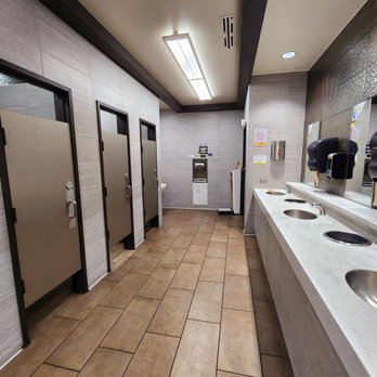 Love's Travel Stop - Women's Restroom - Convenience Stores Near Me - Vicksburg, Mississippi Love's Travel Stop - Women's Restroom - Convenience Stores Near Me - Vicksburg, Mississippi