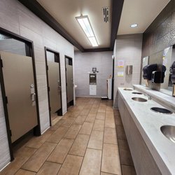Love's Travel Stop - Women's Restroom