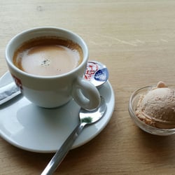 Ijsmakers - Bij je koffie krijg een bolletje ijs naar keus!
