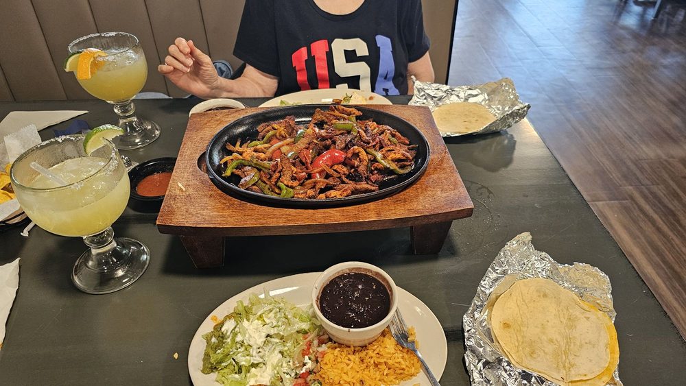 Papi’s Mex Grill And Bar Logo