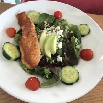 The Beachead - Seafood Near Me - Block Island, Rhode Island