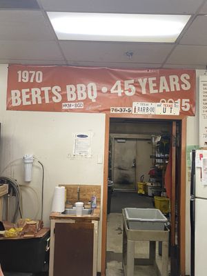 Bert's BBQ by null