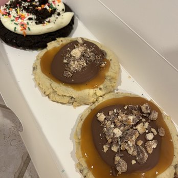 Crumbl - Sunshine Square - Twix cookie - Bakeries Near Me - Boynton Beach, Florida Crumbl - Sunshine Square - Twix cookie - Bakeries Near Me - Boynton Beach, Florida
