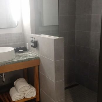Kissel Uptown - Bathroom in smallest suit is incredibly accommodating& I enjoyed the steam shower and personalized robe - Hotels Near Me - Oakland, California Kissel Uptown - Bathroom in smallest suit is incredibly accommodating& I enjoyed the steam shower and personalized robe - Hotels Near Me - Oakland, California