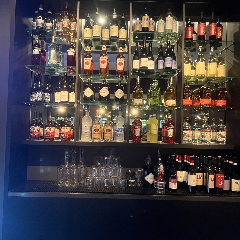 Pizzana - Houston - Bar area - Pizza Near Me - Houston, Texas