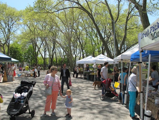 Down to Earth McGolrick Park Farmers Market by null