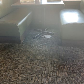 Ruby Tuesday - Carpet - Burgers Near Me - Vero Beach, Florida