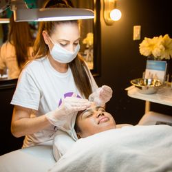 Hollywood Institute - Dermalogica Facial Service