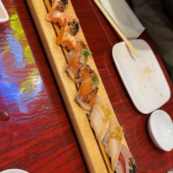 Ari Sushi - Sushi Bars Near Me - Des Plaines, Illinois