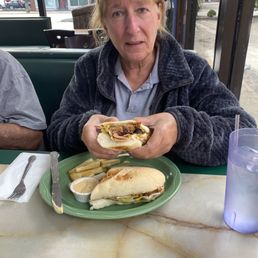 Moms Cubano