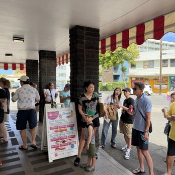 Leonard's Bakery - Waiting for order - Bakeries Near Me - Honolulu, Hawaii Leonard's Bakery - Waiting for order - Bakeries Near Me - Honolulu, Hawaii