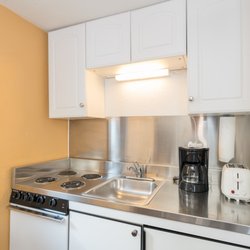Manitou Lodge - Kitchenette at the Manitou Lodge