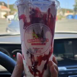 Guadalajara Ice Cream Parlor - Fresas con cream naturals