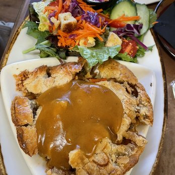 Linn's Restaurant - Chicken pot pie - American Near Me - Cambria, California