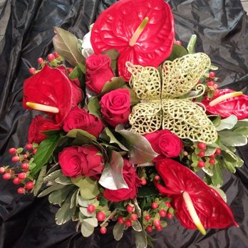 Janet Edwards Florist - Romantic bouquet - Florists Near Me - Brixton, XGL Janet Edwards Florist - Romantic bouquet - Florists Near Me - Brixton, XGL