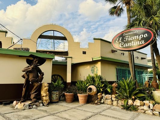 El Tiempo Cantina by null